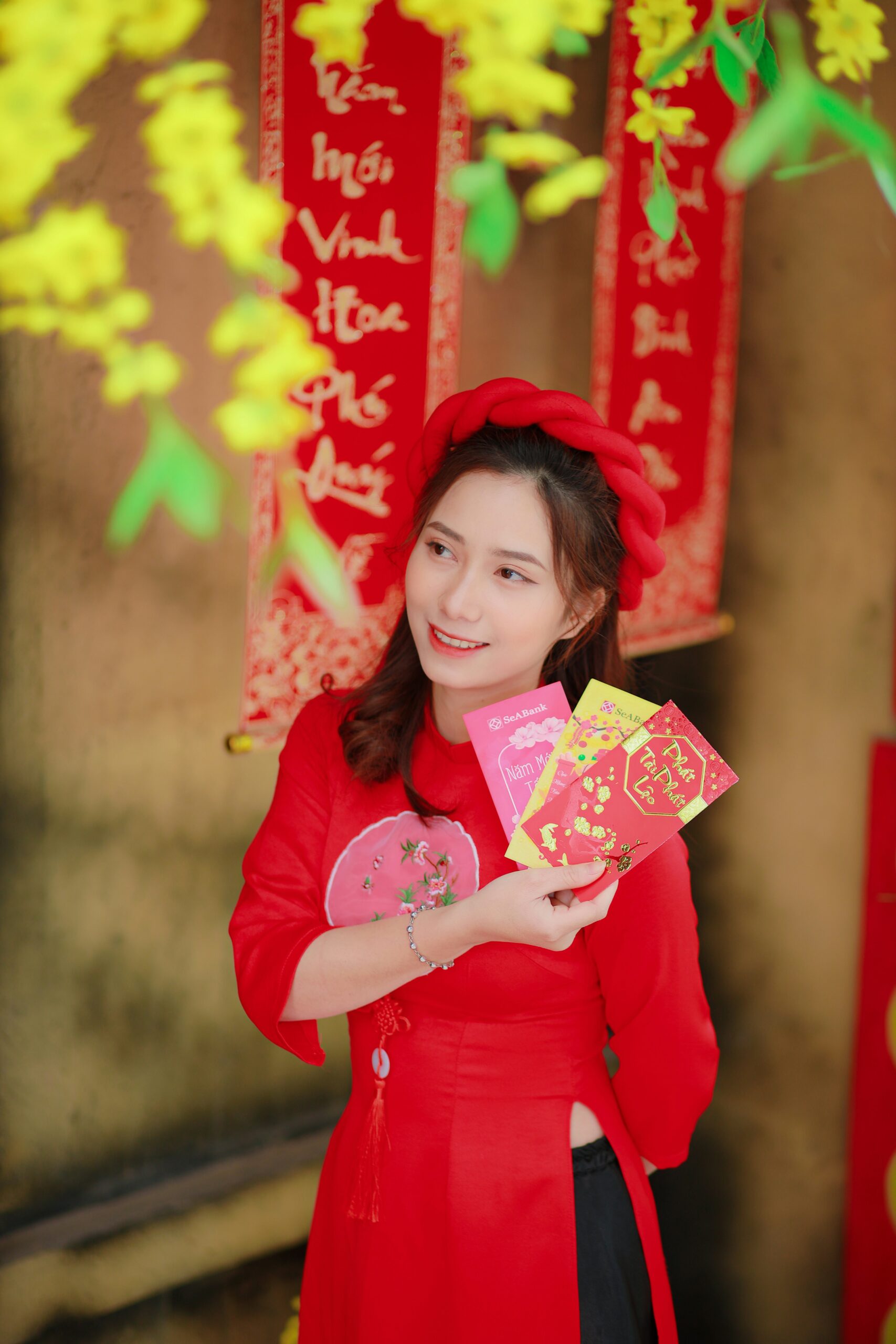 Star Offspring Faces Grief, Embraces New Ventures in Hong Kong